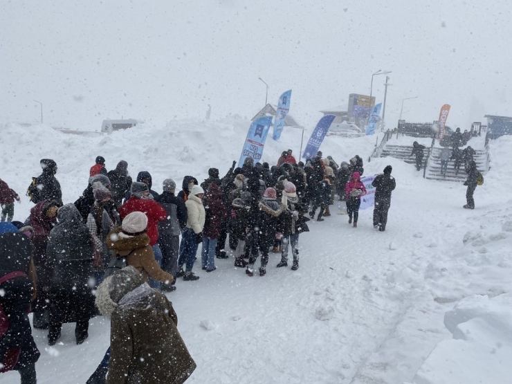 Uludağ’da ‘Kış Şenliği’ Coşkusu