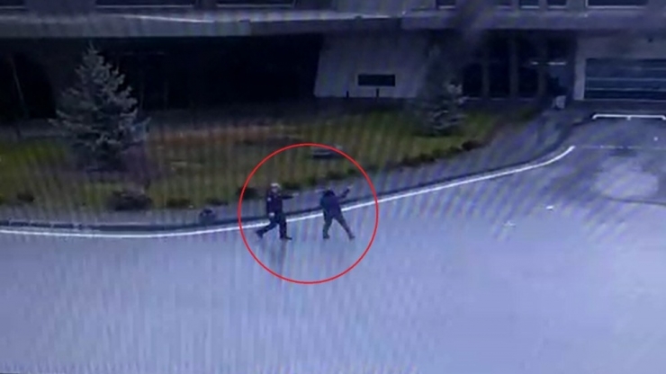 Eşiyle Tartışan Kadın Tabancayla Çevredekilere Korku Dolu Anlar Yaşattı