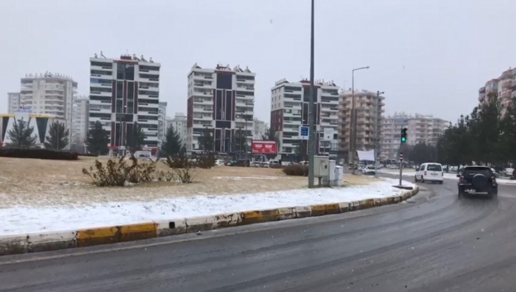 Diyarbakır’da Kar Yağışı Hayatı Olumsuz Etkiledi