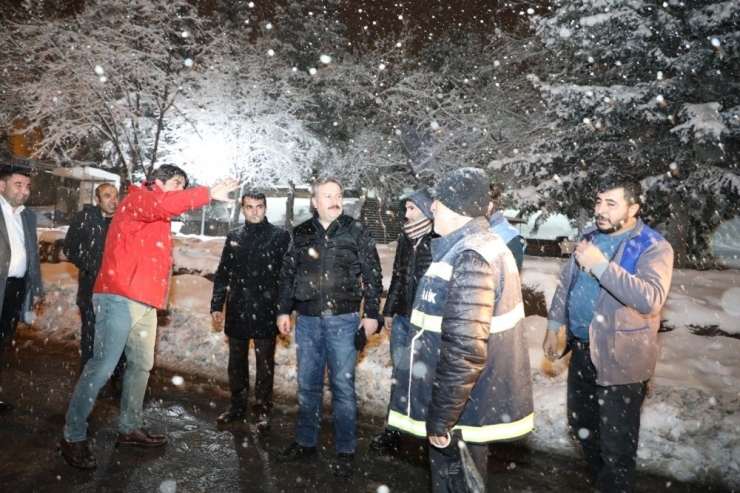 Başkan Palancıoğlu, Gece Çalışmalara Katıldı, Yolları Temizledi