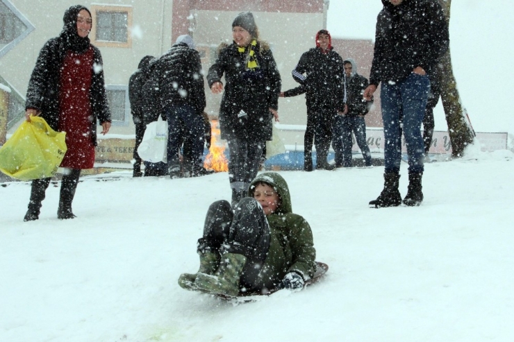 Çocukların Kar Keyfi