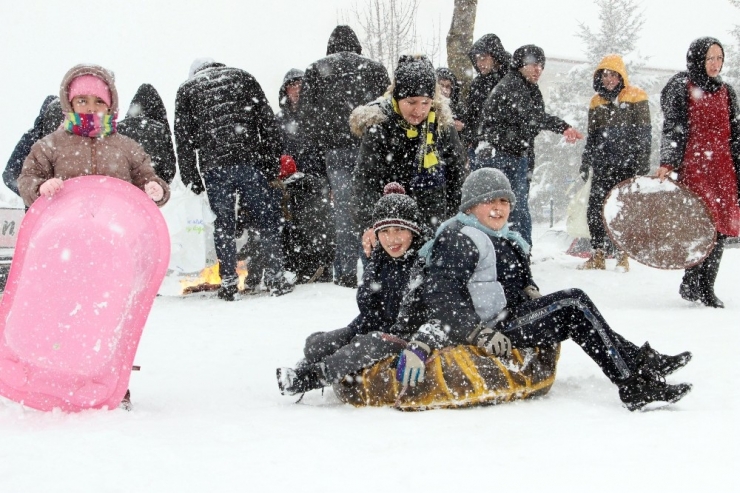 Çocukların Kar Keyfi