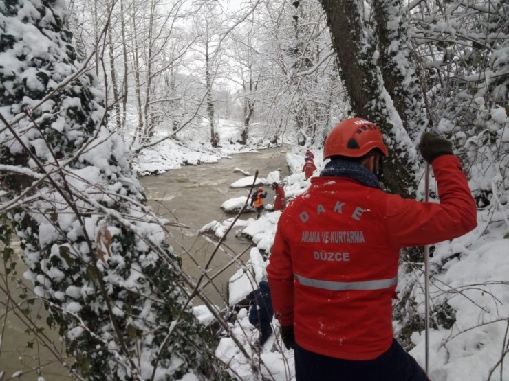 Yoğun Kar Yağışına Rağmen Aramalar Sürüyor