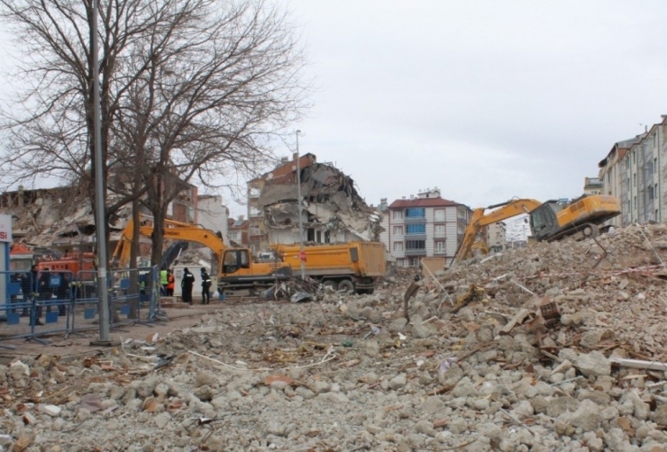 Elazığ’da Enkaz Kaldırma Çalışmasında İş Kazası: 1 Ölü