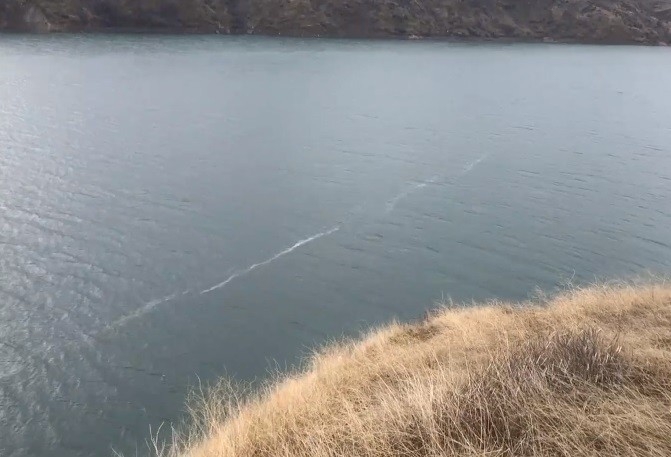 Deprem Sonrası Yüzey Kırığının Suda Oluşturduğu Görüntü Dikkat Çekti