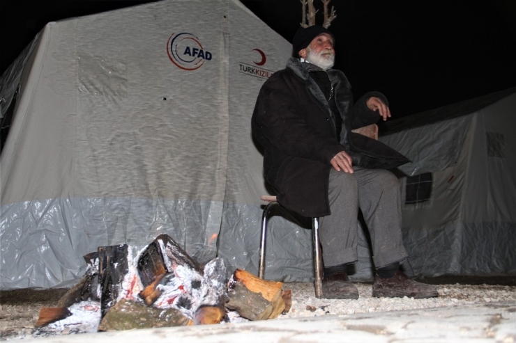 Depremde Felçli Adamın Yürümeye Başladığı İddiası