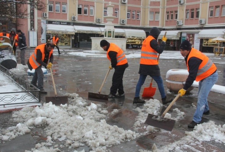 Erzincan’da Kar Yağışı Yerini Soğuk Havaya Bıraktı