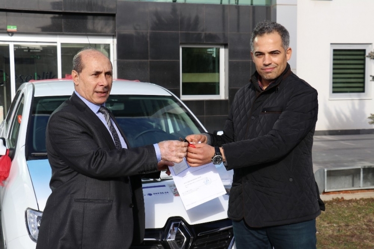 Esenlik’ten Otomobil Kazanan Şanslı Talihliler Araçlarını Teslim Aldı