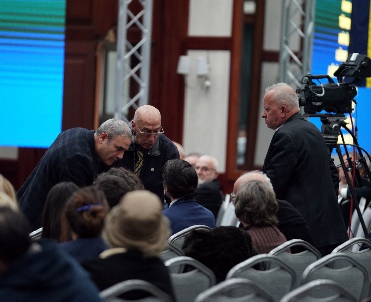 Fenerbahçe Divan Kurulu’nda Gerginlik