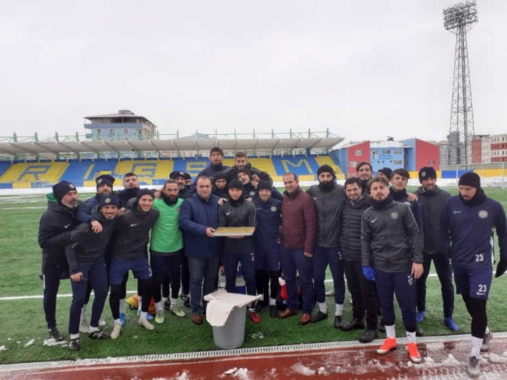 Hak-sen’in Ağrı 1970 Spora Ziyareti