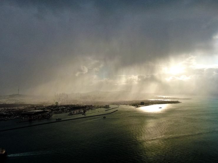 istanbul’da Bulutlar Masalsı Görüntüler Oluşturdu