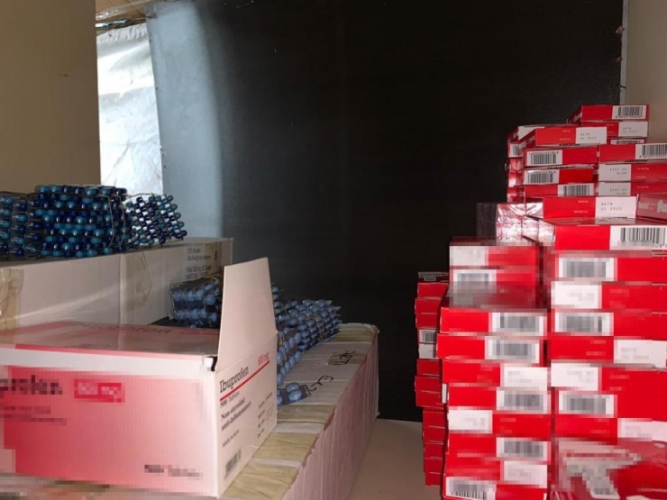 Kaçak İlaç Operasyonu Kamerada