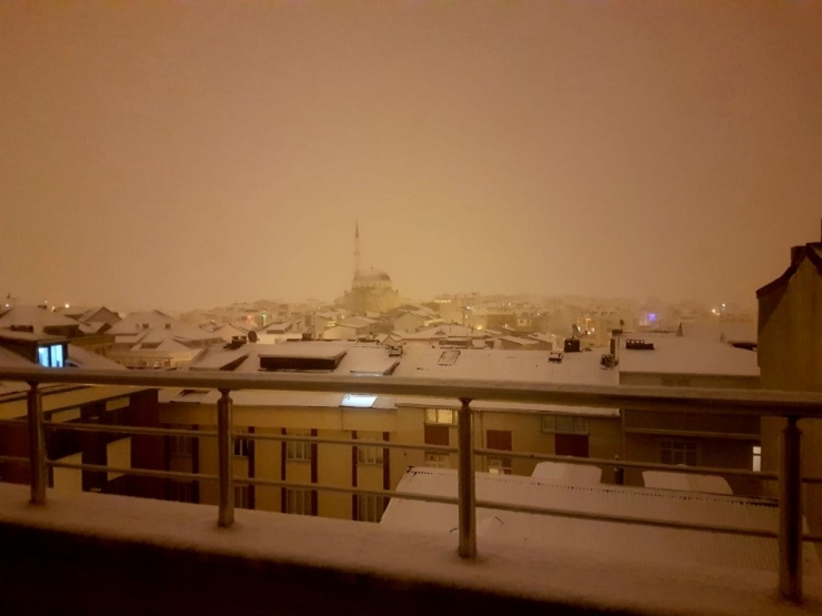 İstanbul Kent Geneli Beyaza Büründü