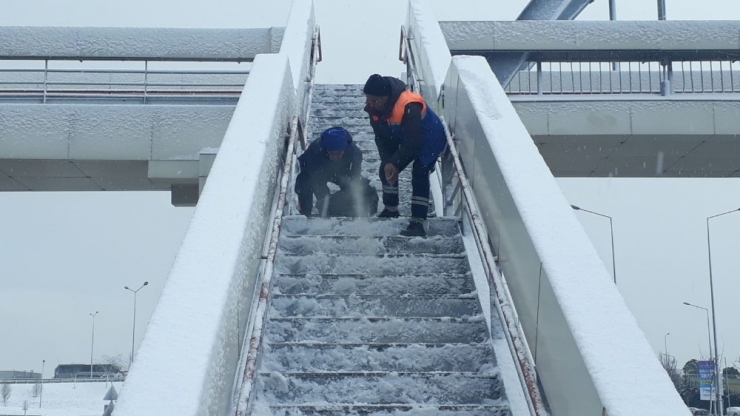 Nilüfer’de Ekipler 24 Saat İş Başında
