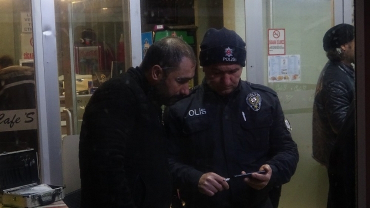 Kavga Ettiği Kişiyi Ve Kafedeki Müşteriyi Ayağından Vurdu