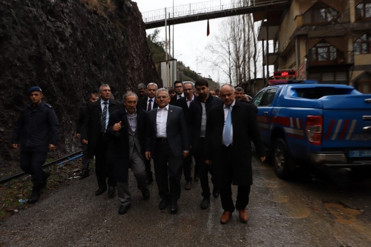 Başkan Büyükkılıç: "Allah’a Şükür Ki Canlara Bir Şey Olmamış"