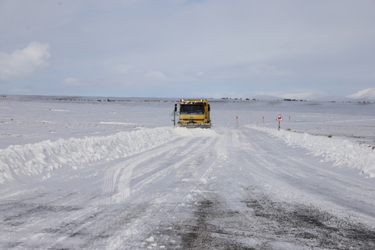 Büyükşehir Ekipleri Aralıksız Çalışıyor