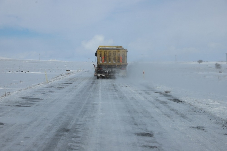 Büyükşehir Ekipleri Aralıksız Çalışıyor