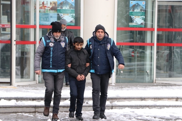 1 Ayda 4 Eve Giren Hırsız Yakalandı