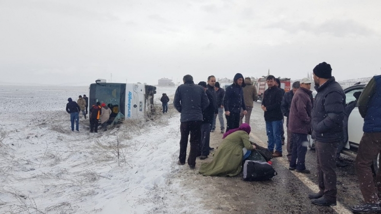 Kayseri’de Yolcu Otobüsü Devrildi, Çok Sayıda Yaralı Var