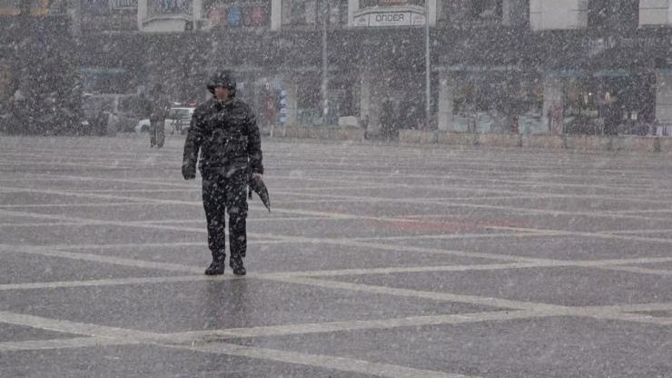 Samsun Şehir Merkezine Mevsimin İlk Karı Düştü