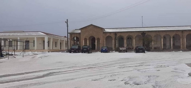 Kktc’de Zafer Burnu Dolu Yağışı Sonrası Beyaza Büründü