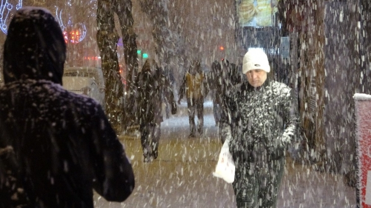Kar Yağışı Dün Gece Hayatı Olumsuz Yönde Etkiledi