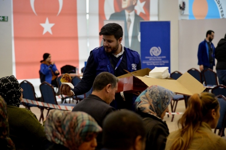 Mersin’de Sel Mağduru 300 Haneye 960’ar Lira Nakdi Yardım Yapıldı