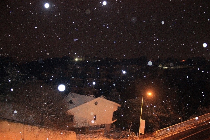 İstanbul Sabaha Karla Uyandı