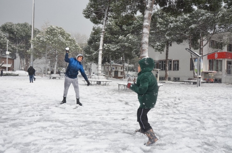 Karın Keyfini En Çok Çocuklar Çıkardı