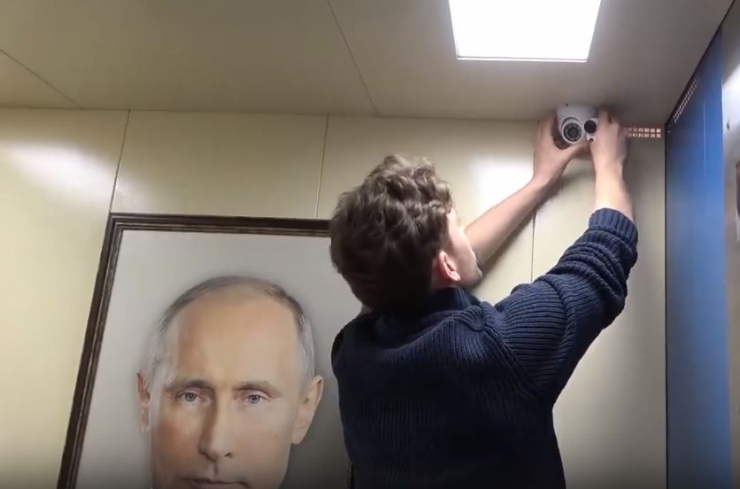 Asansöre Asılan Putin Fotoğrafıyla Sosyal Deney Yaptılar