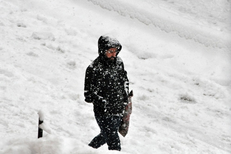 Şırnak’ta Kar Yağışı Nedeni İle 32 Köy Ve 8 Mezra Yolu Ulaşıma Kapandı
