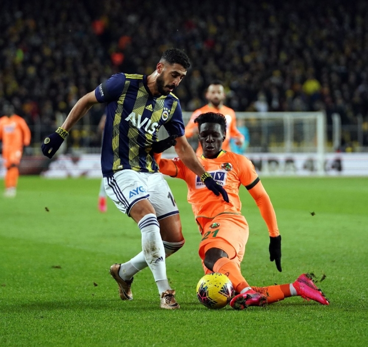 Süper Lig: Fenerbahçe: 0 - Aytemiz Alanyaspor: 1 (İlk Yarı)