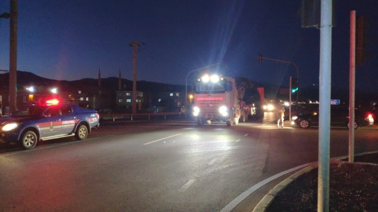 Suriye Sınırına Tank Ve Obüs Sevkiyatı