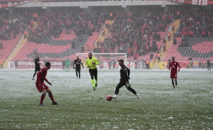 Tff 1. Lig: Eskişehirspor: 3 - Altınordu: 0