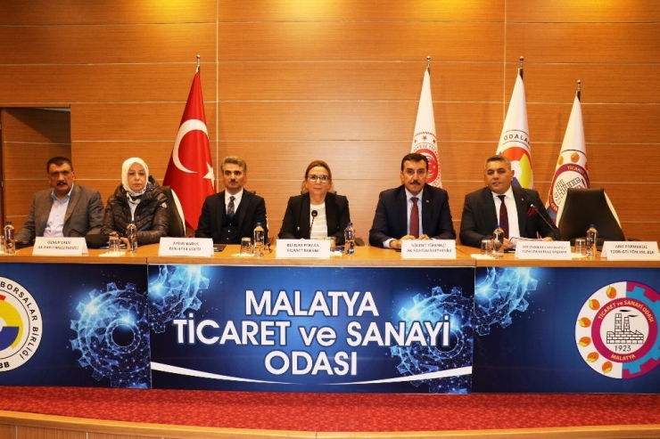 Ticaret Bakanı Pekcan İş İnsanlarıyla Buluştu