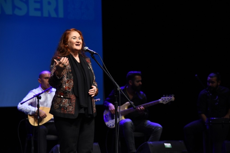 Sabahat Akkiraz 50’inci Sanat Yılını Kadıköy’de Kutladı