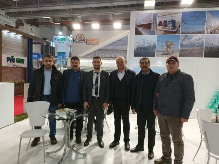 Çiftçiler İnegöl Belediyesi İle Dünyayı Takip Ediyor