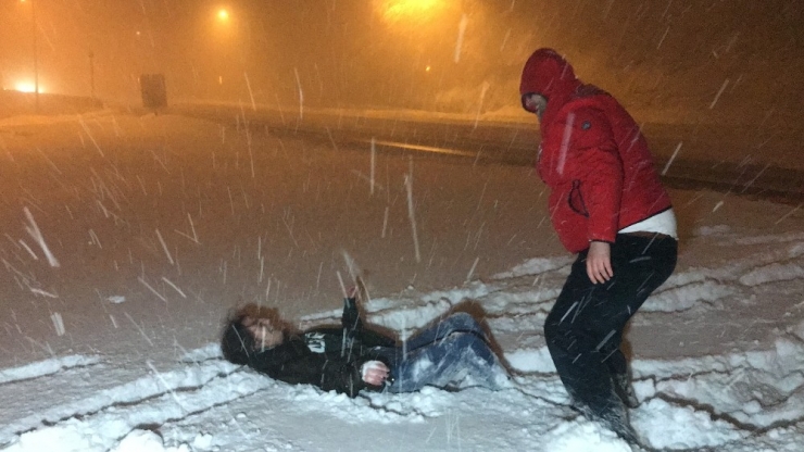 Bolu Dağı’nda Sürücüler Karın Tadını Doyasıya Çıkarttı