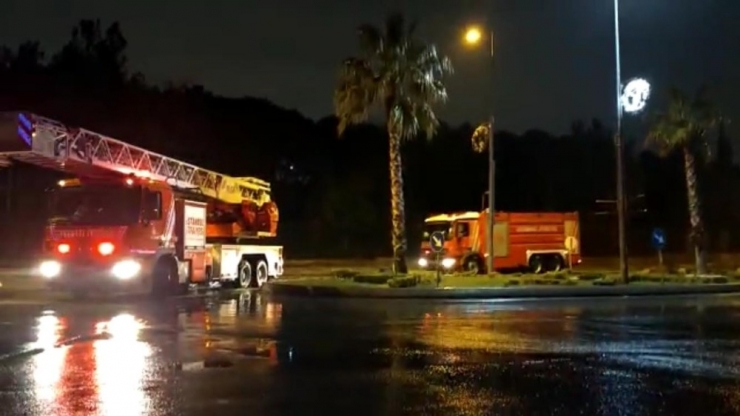 Tuzla’da Askeri Alanda Korkutan Yangın