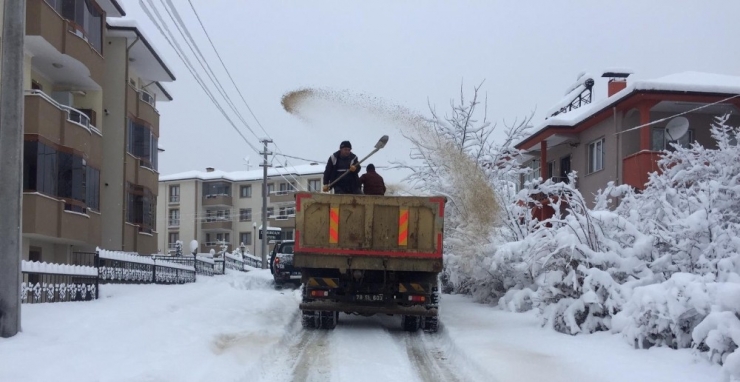 Tarihi Kentte Kar Temizleme Çalışması