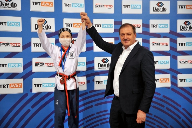 Metin Şahin: "Gerçek Kahramanlar Maske Takar"