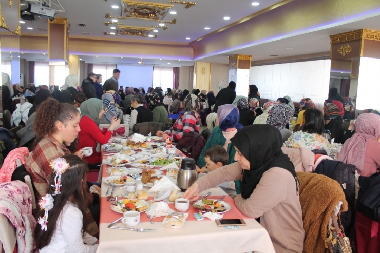 Makedonya’da Açılacak Kız Yurduna Yazar Şule Yüksel Şenler’in Adı Verilecek