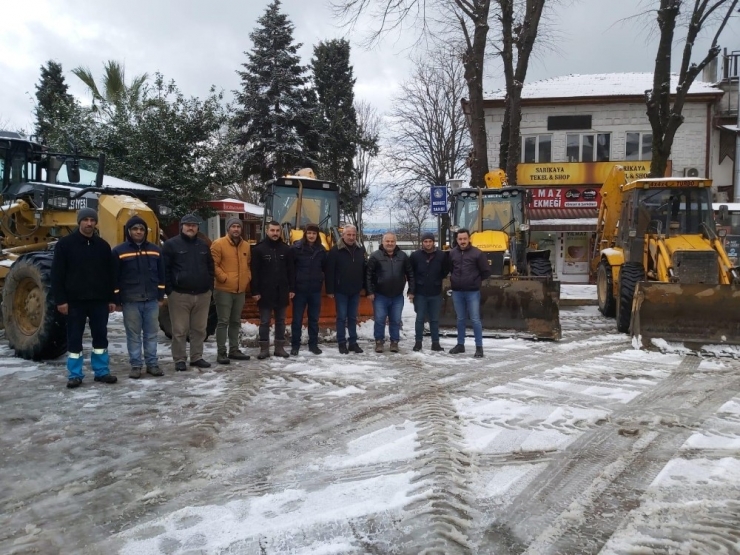 Akçakoca Beediyesi Kar Mesaisini Sürdürüyor