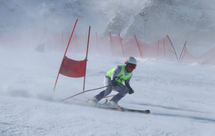 Ergan Dağı’nda Sporcuların Şampiyonluk Mücadelesi