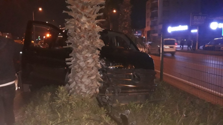 Antalya’da Mehmet Özhaseki Trafik Kazası Geçirdi