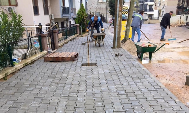 Buca’da Sokak Sokak Kaldırım Mesaisi