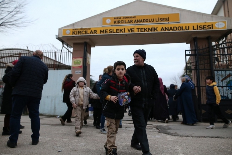 İlkokul Liseye Taşındı, Aileler Tepki Gösterdi