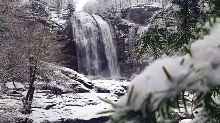 Suuçtu Şelalesi’nin Karla Birlikte Muhteşem Güzelliği