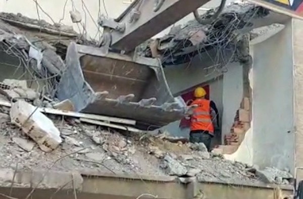 Yıkımda İşçinin Bayrak Hassasiyeti